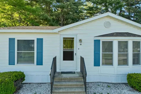 17 Xenia Street Nashua NH 03062