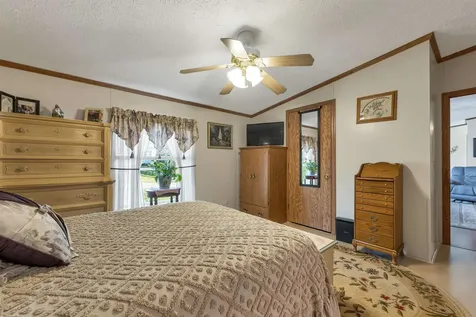 17 Xenia Street Nashua NH 03062