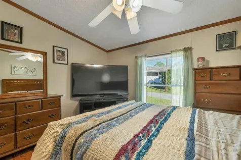 17 Xenia Street Nashua NH 03062