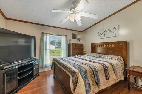 17 Xenia Street Nashua NH 03062