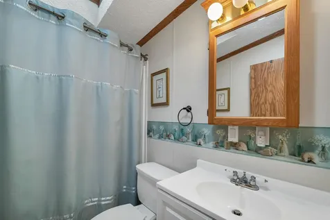 17 Xenia Street Nashua NH 03062