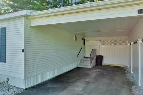 17 Xenia Street Nashua NH 03062