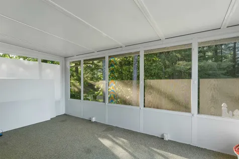 17 Xenia Street Nashua NH 03062
