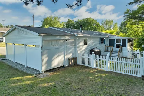 17 Xenia Street Nashua NH 03062