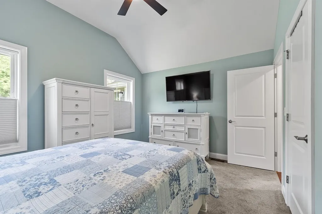 7 Paddock Circle Nashua NH 03062