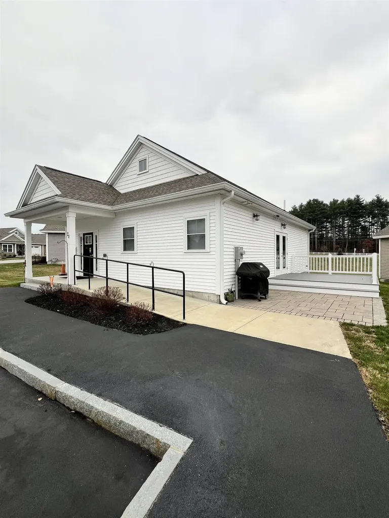 7 Paddock Circle Nashua NH 03062