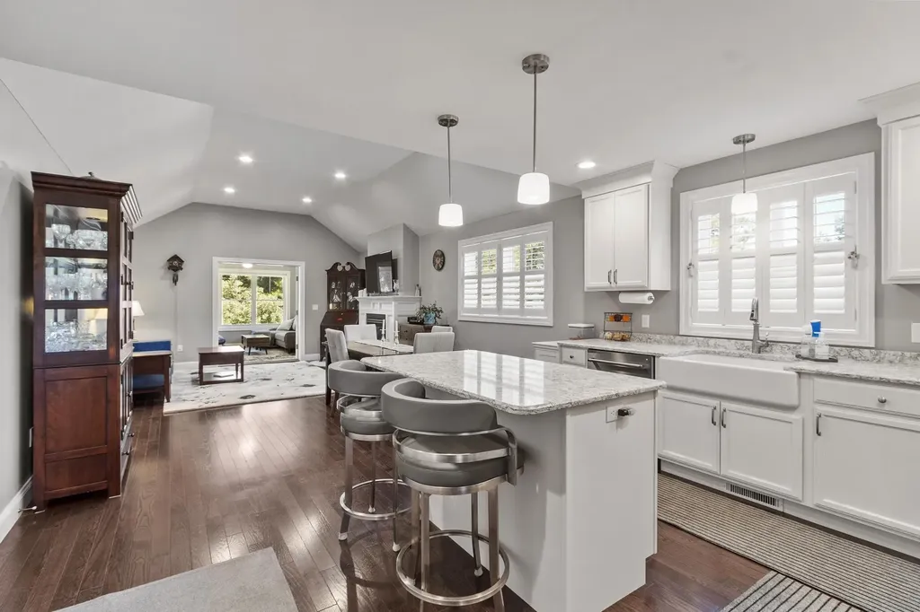 7 Paddock Circle Nashua NH 03062