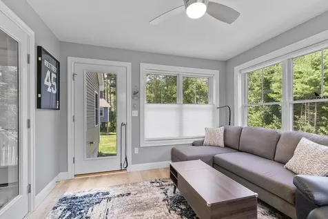 7 Paddock Circle Nashua NH 03062