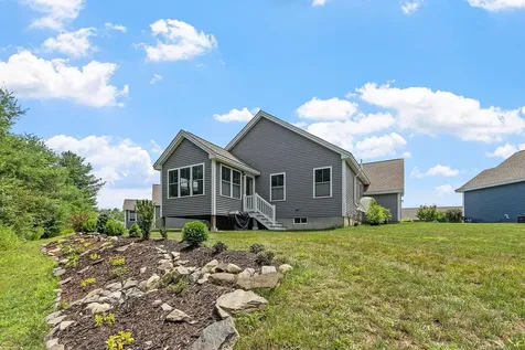 7 Paddock Circle Nashua NH 03062