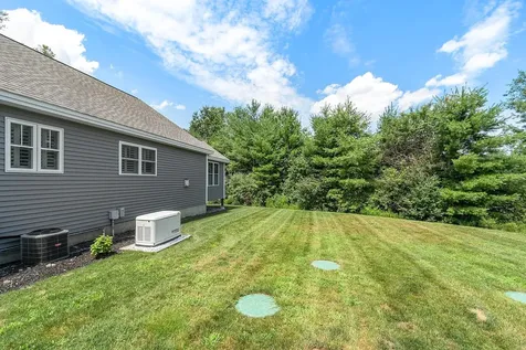 7 Paddock Circle Nashua NH 03062