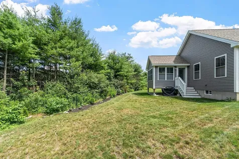 7 Paddock Circle Nashua NH 03062