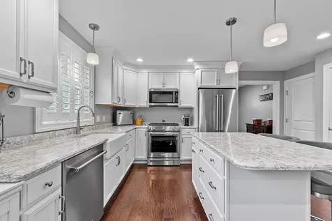 7 Paddock Circle Nashua NH 03062