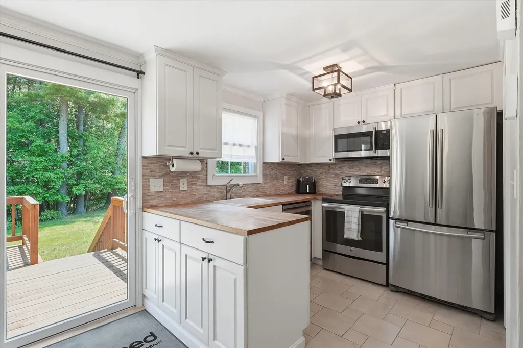 89 Fieldstone Drive Londonderry NH 03079