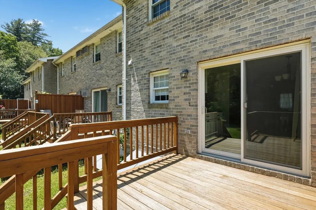 89 Fieldstone Drive Londonderry NH 03079