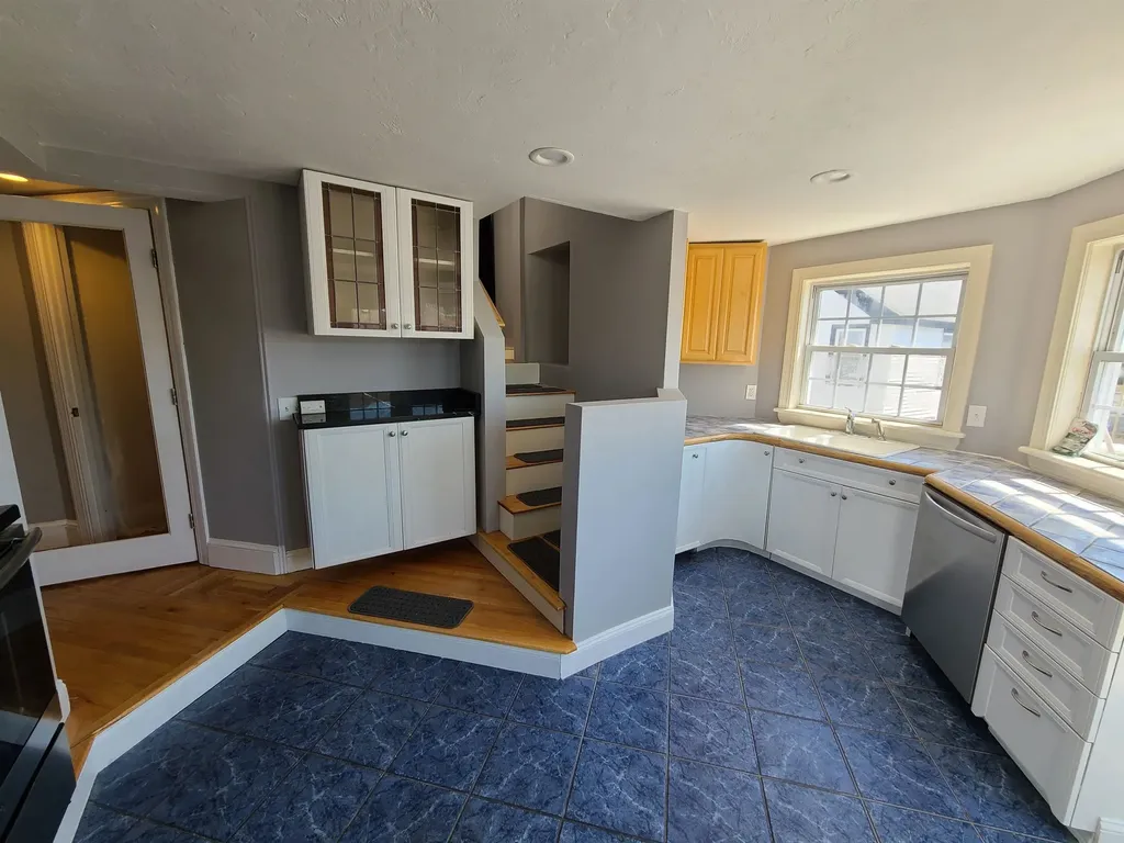6 Francis Street Hampton NH 03842