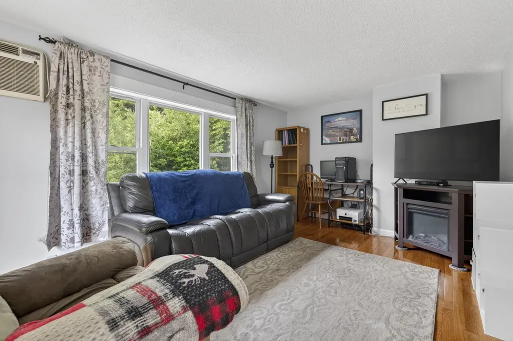 24A Fairway Road Londonderry NH 03053