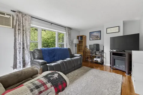 24A Fairway Road Londonderry NH 03053