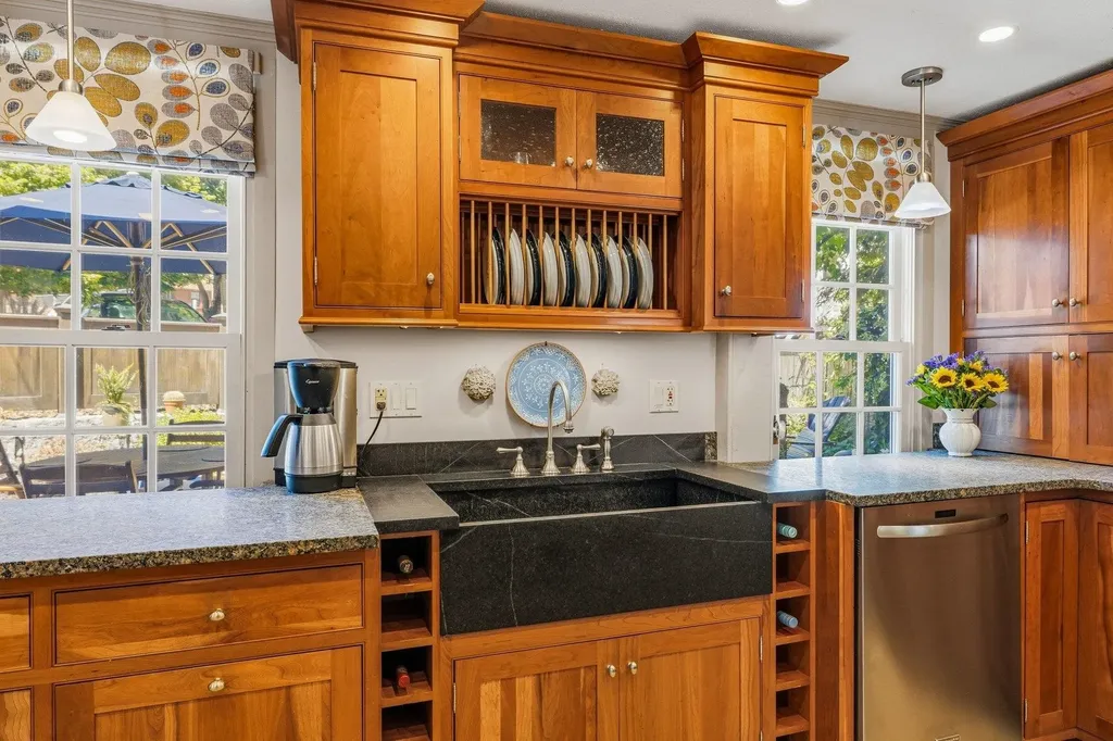 395 Pleasant Street Portsmouth NH 03801