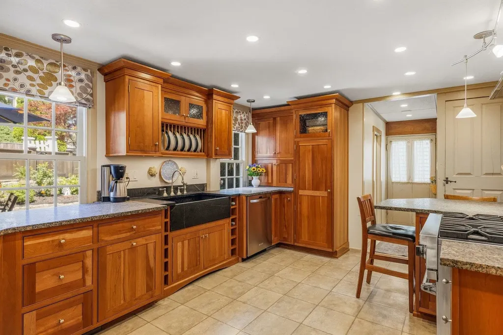 395 Pleasant Street Portsmouth NH 03801