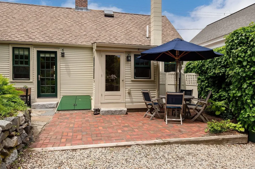 69 Cranfield Street New Castle NH 03854