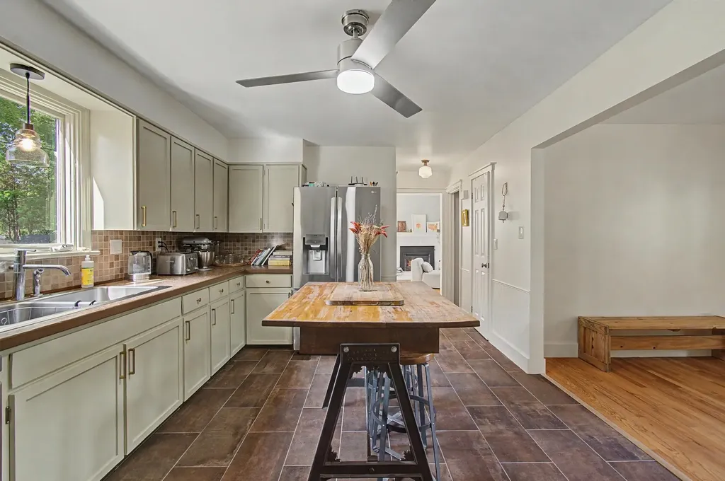 48 Roseade Parkway Burlington VT 05408