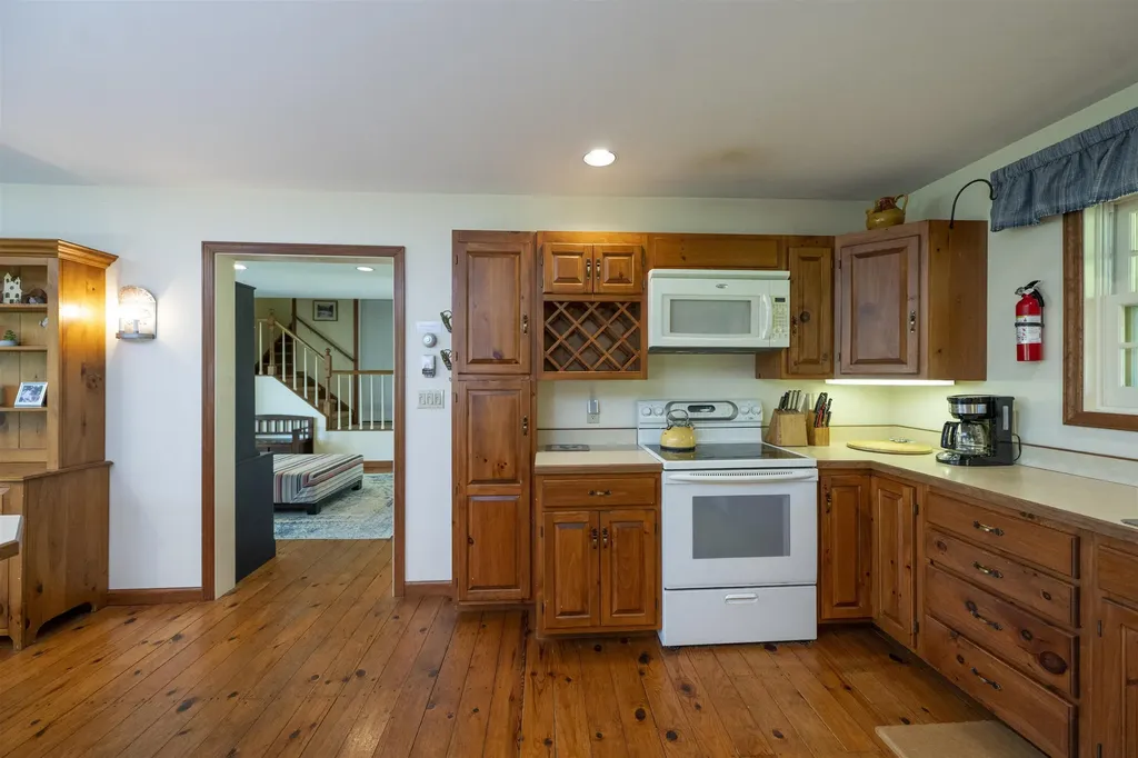 193 Chester Arthur Road Hartford VT 05059