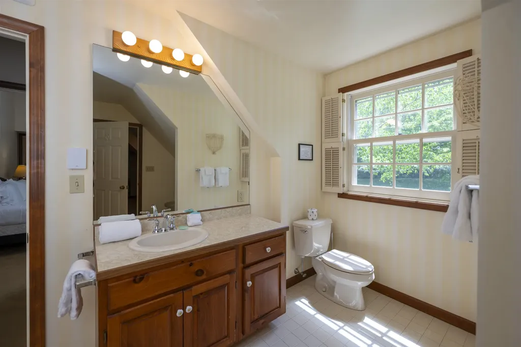 193 Chester Arthur Road Hartford VT 05059