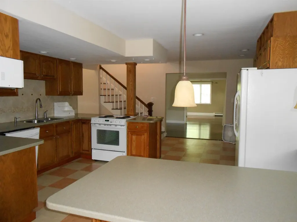 1651 River Road Manchester NH 03104