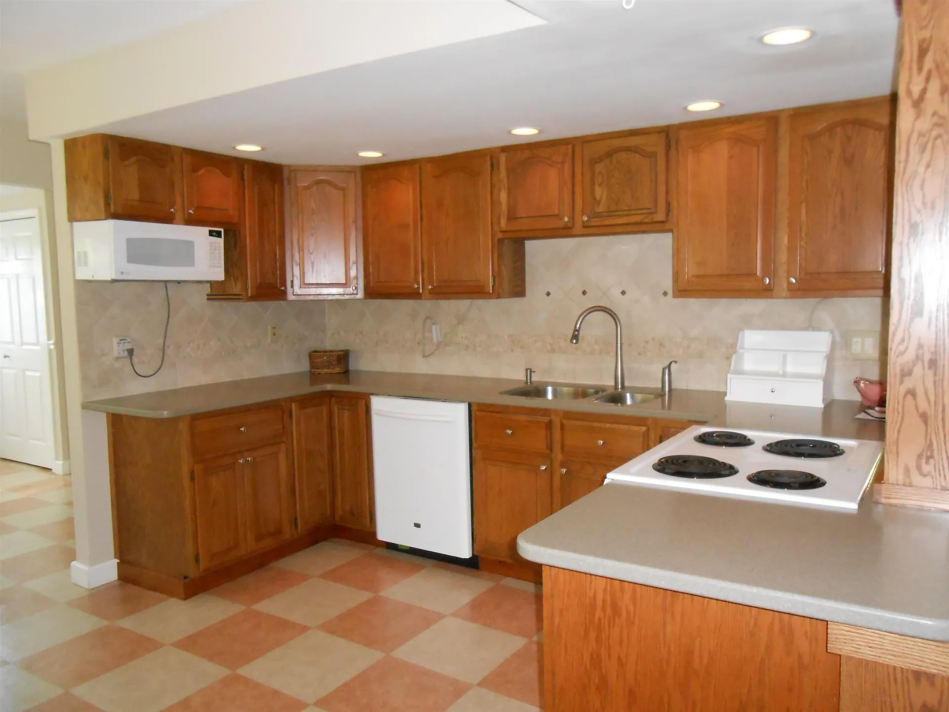 1651 River Road Manchester NH 03104