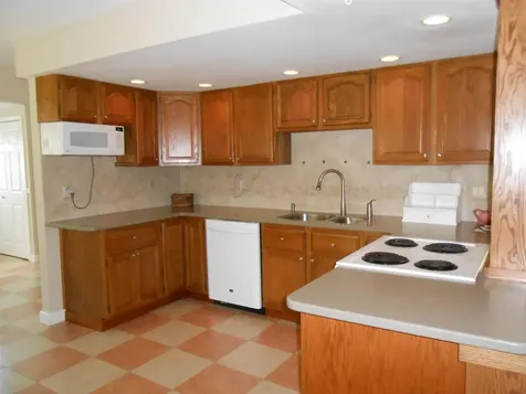 1651 River Road Manchester NH 03104