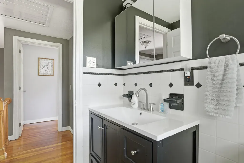 98 Hunter Farm Road Peterborough NH 03458