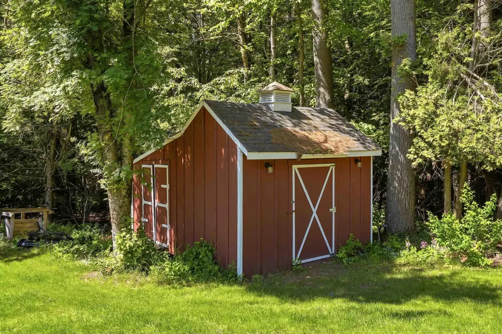 98 Hunter Farm Road Peterborough NH 03458