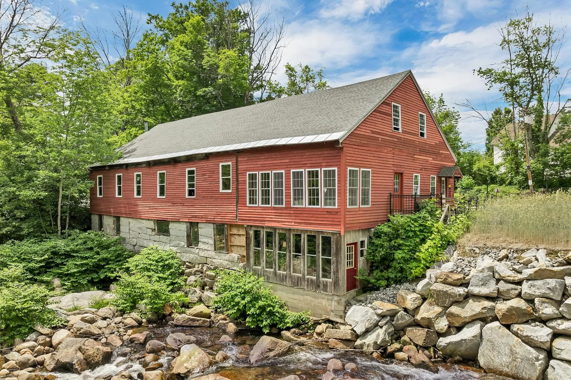 106 Water Street Rumney NH 03266