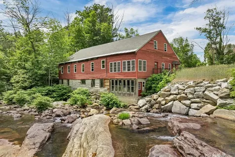 106 Water Street Rumney NH 03266