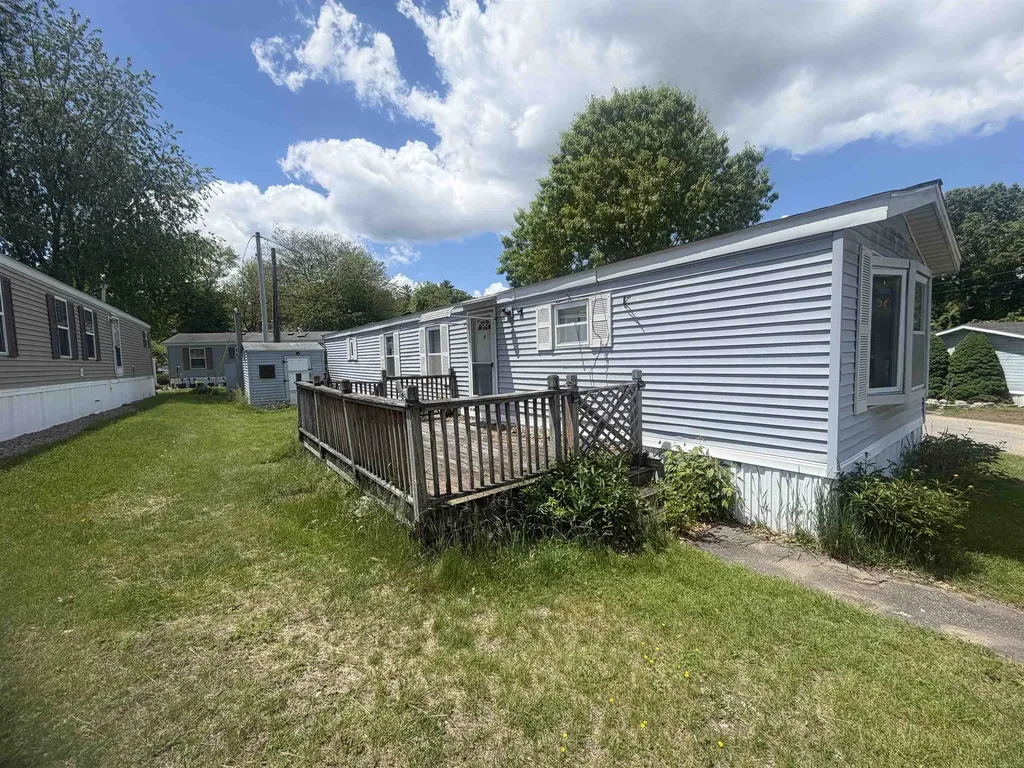 17 Wayland Circle Exeter NH 03833