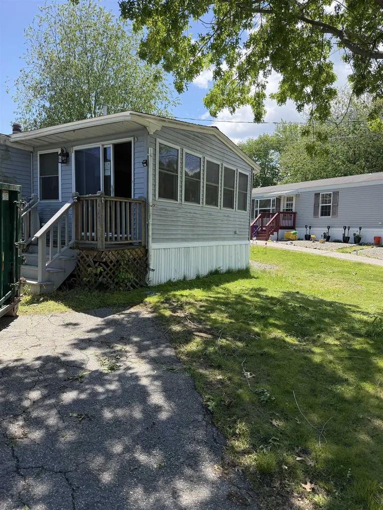 17 Wayland Circle Exeter NH 03833