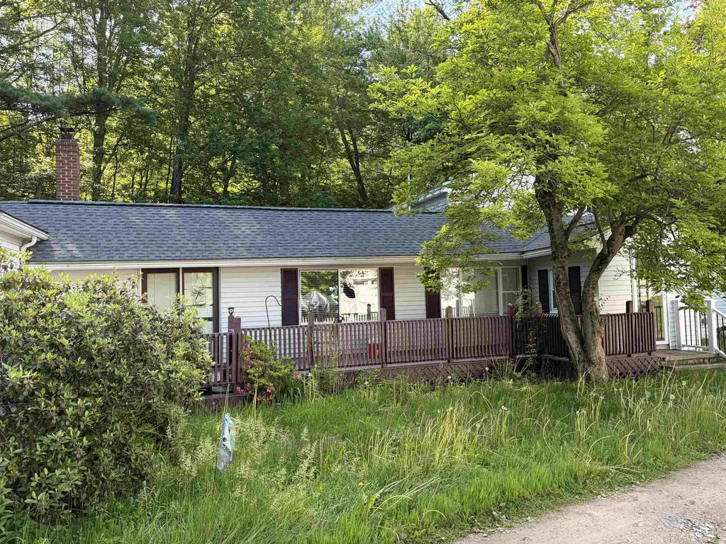 29 Cove Road East Kingston NH 03827