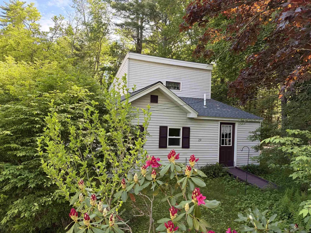 29 Cove Road East Kingston NH 03827