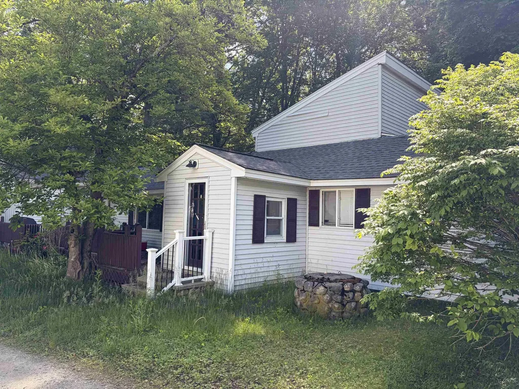 29 Cove Road East Kingston NH 03827