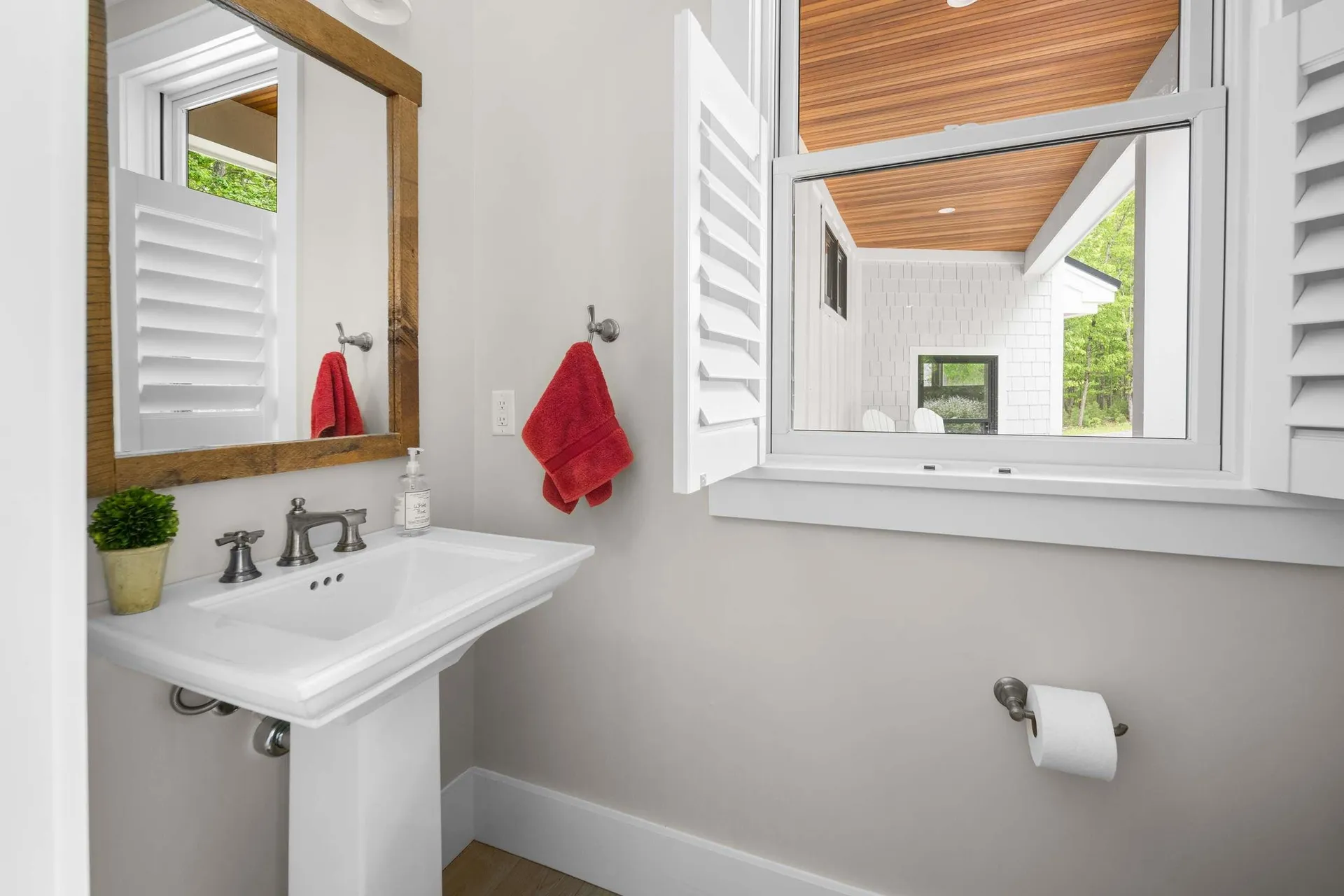 5 Primrose Lane York ME 03902