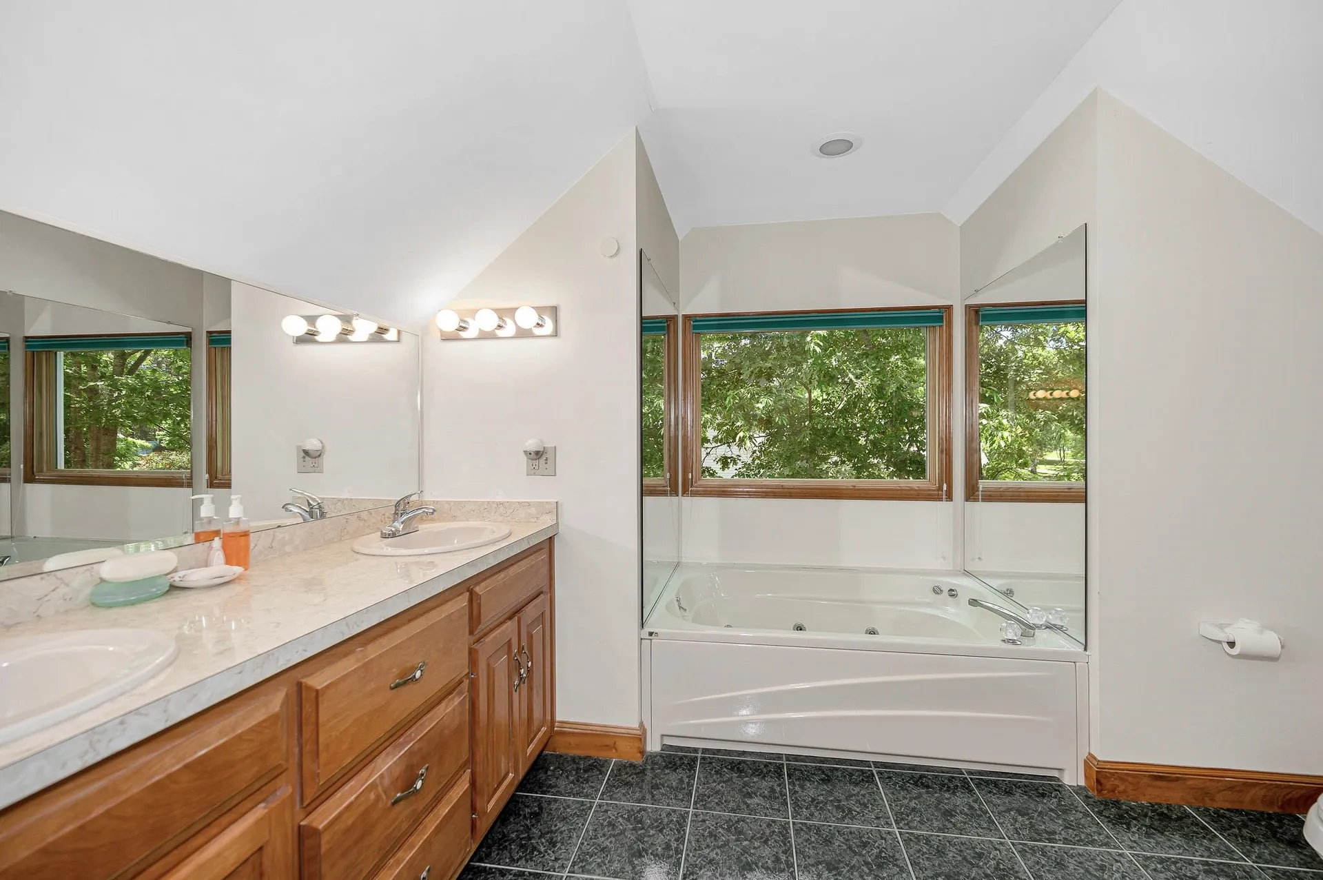 22 Greenfield Drive Plaistow NH 03865