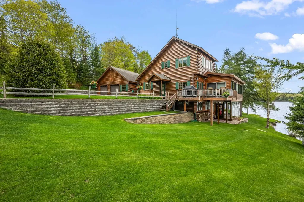 1411 Diamond Pond Road Stewartstown NH 03576