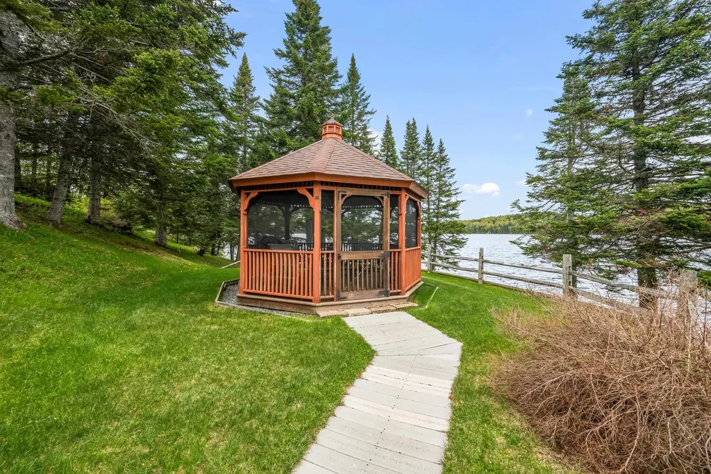 1411 Diamond Pond Road Stewartstown NH 03576