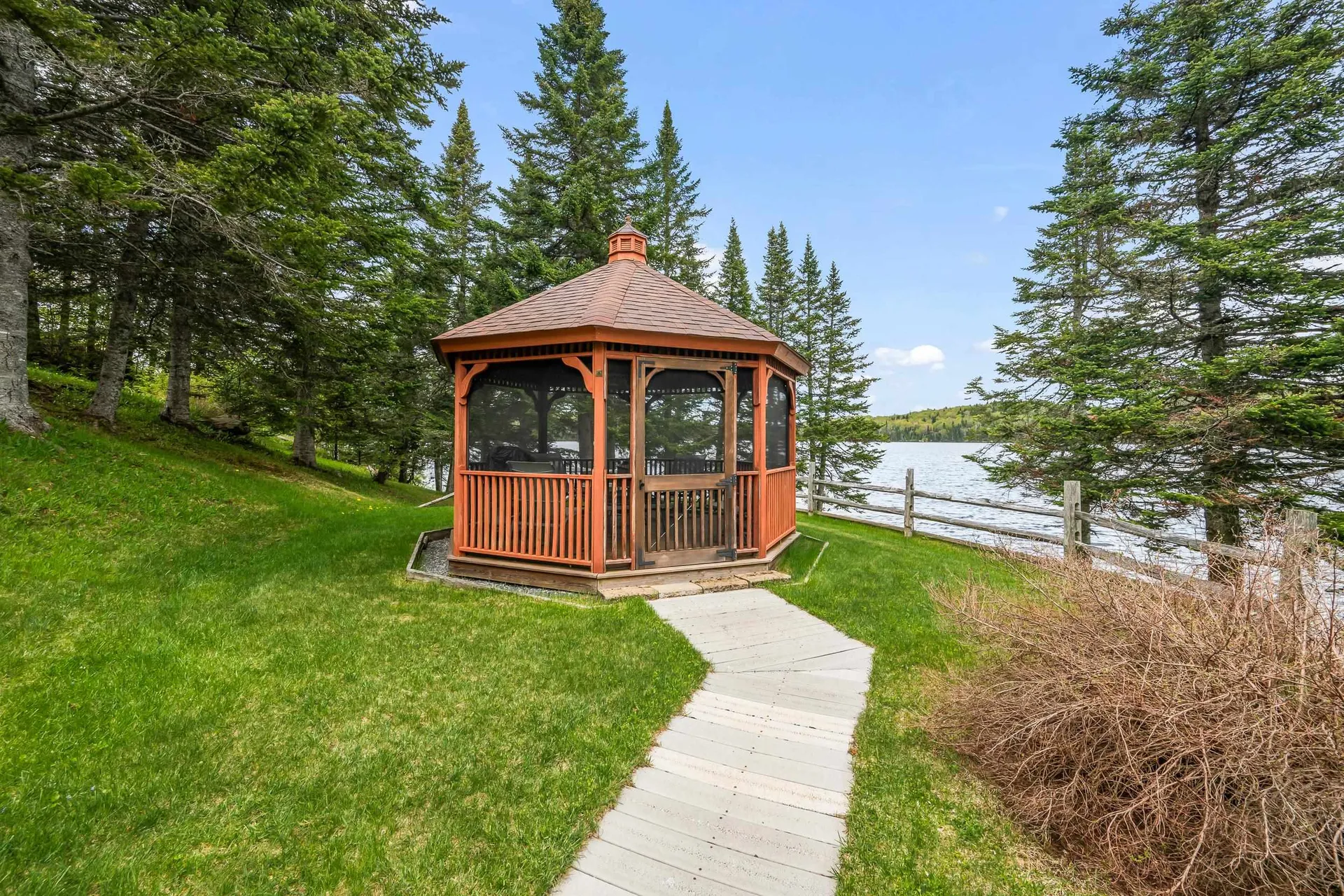 1411 Diamond Pond Road Stewartstown NH 03576