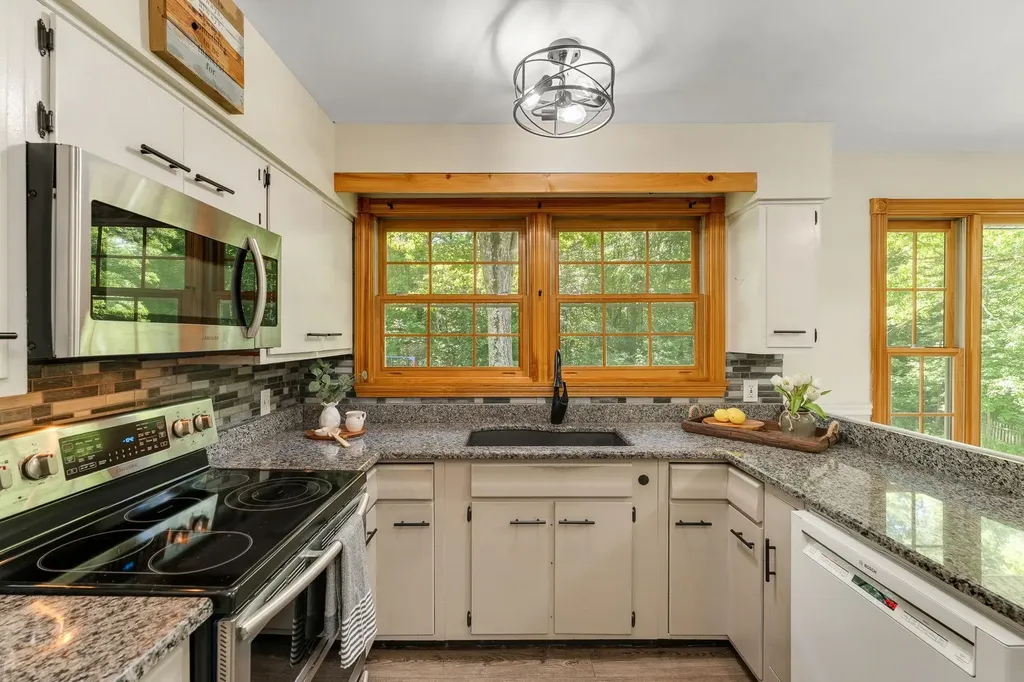 18 Valleyview Drive Essex VT 05452