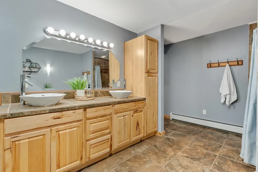 18 Valleyview Drive Essex VT 05452