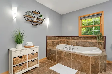18 Valleyview Drive Essex VT 05452