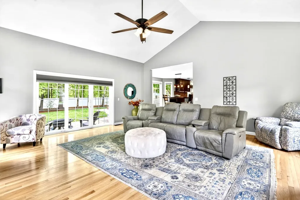 8 Sandstone Drive Nashua NH 03063