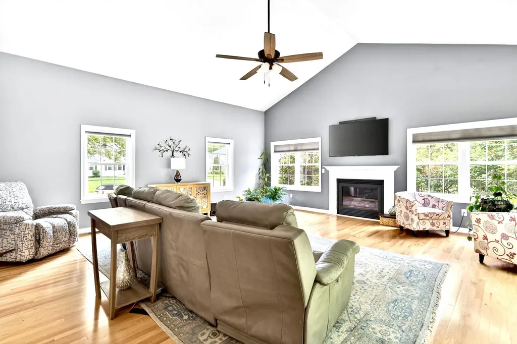 8 Sandstone Drive Nashua NH 03063