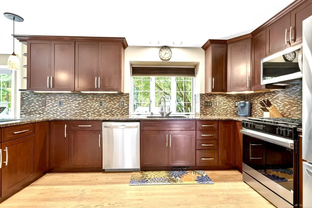 8 Sandstone Drive Nashua NH 03063